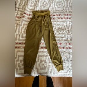 Aerie Offline Warm Olive parachute joggers -S